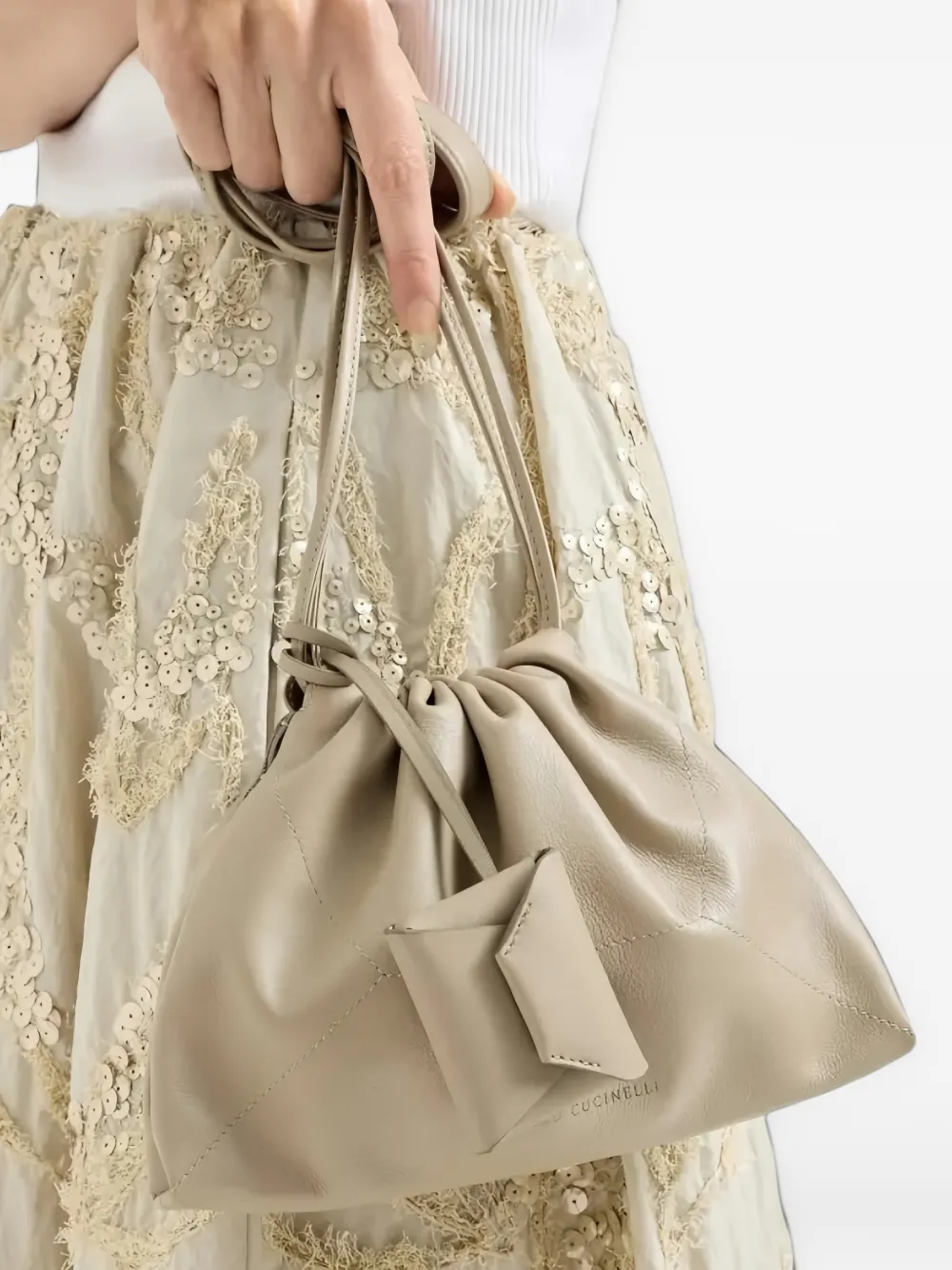 Brunello Cucinelli Leren tassenbedel in envelopdesign Beige