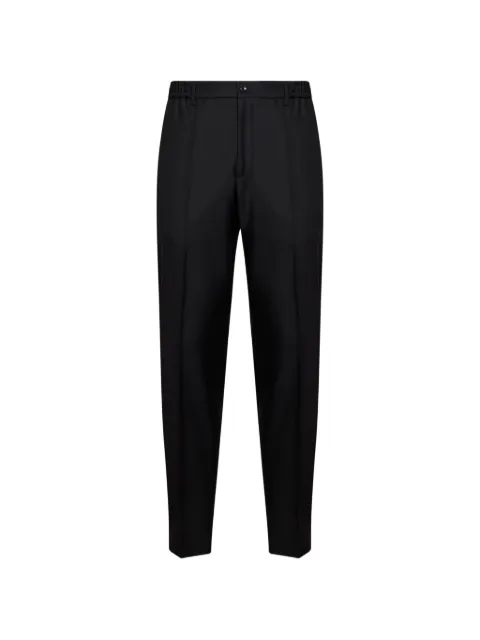 Tagliatore pantalones con pinzas