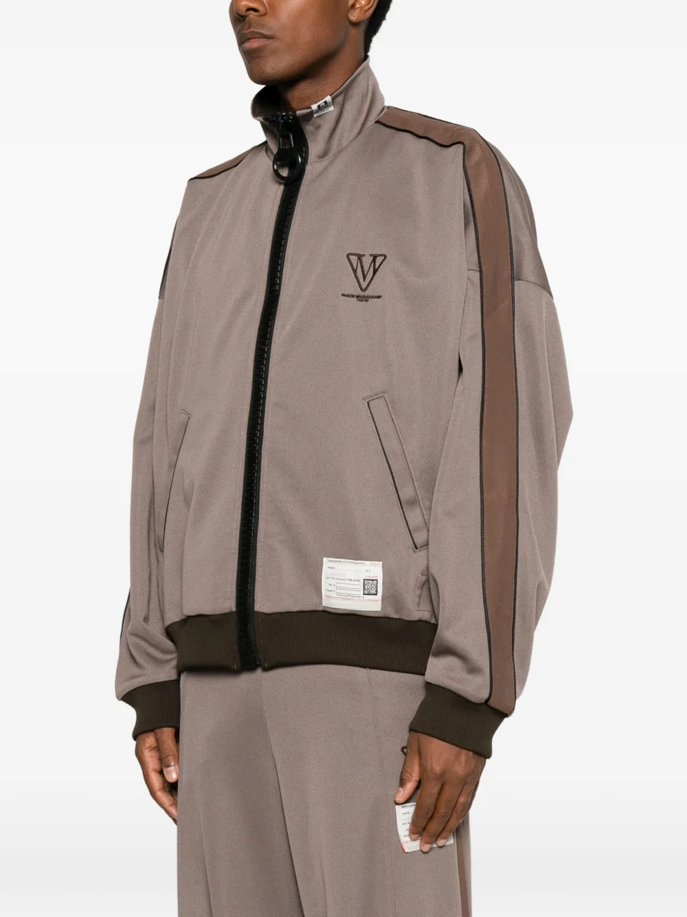 Maison MIHARA YASUHIRO logo-embroidered zip-up jacket Beige