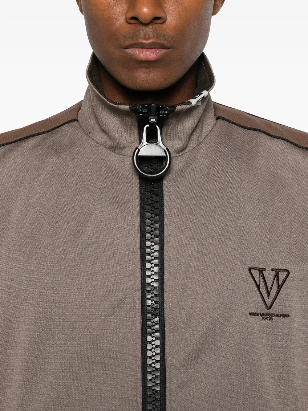 Maison MIHARA YASUHIRO logo-embroidered zip-up jacket Beige