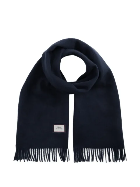 Tommy Hilfiger logo-patch fringed scarf