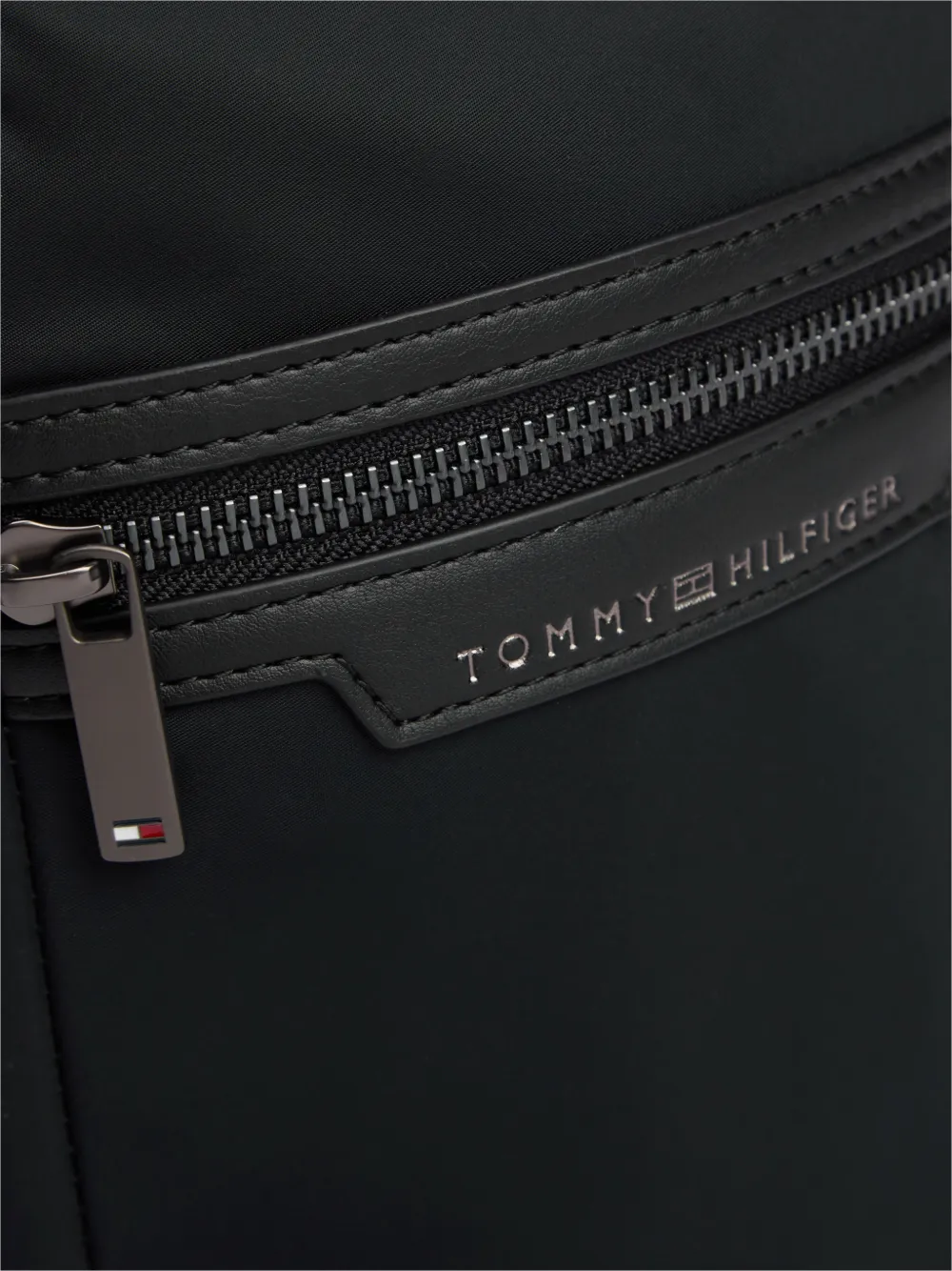 Tommy Hilfiger logo-plaque messenger bag Zwart