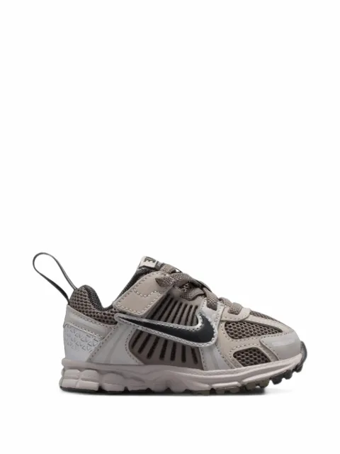 Nike Kids tenis Vomero 5 College Grey
