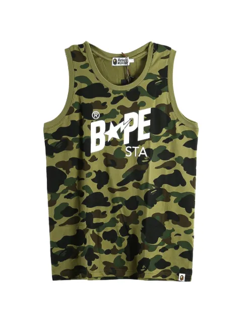 A BATHING APE® camiseta con estampado militar y logo estampado