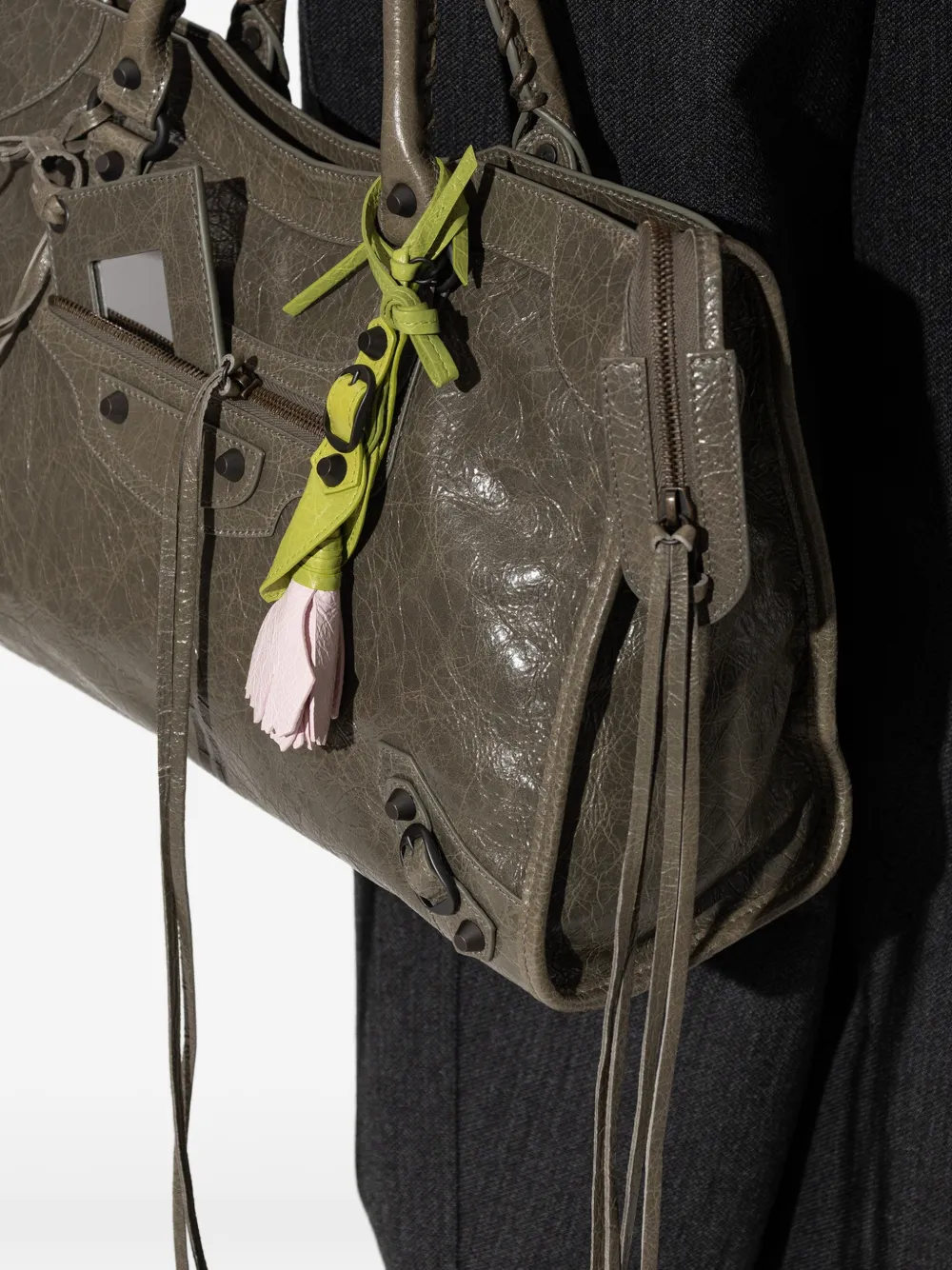 Balenciaga Le City sleutelhanger met anjer Groen