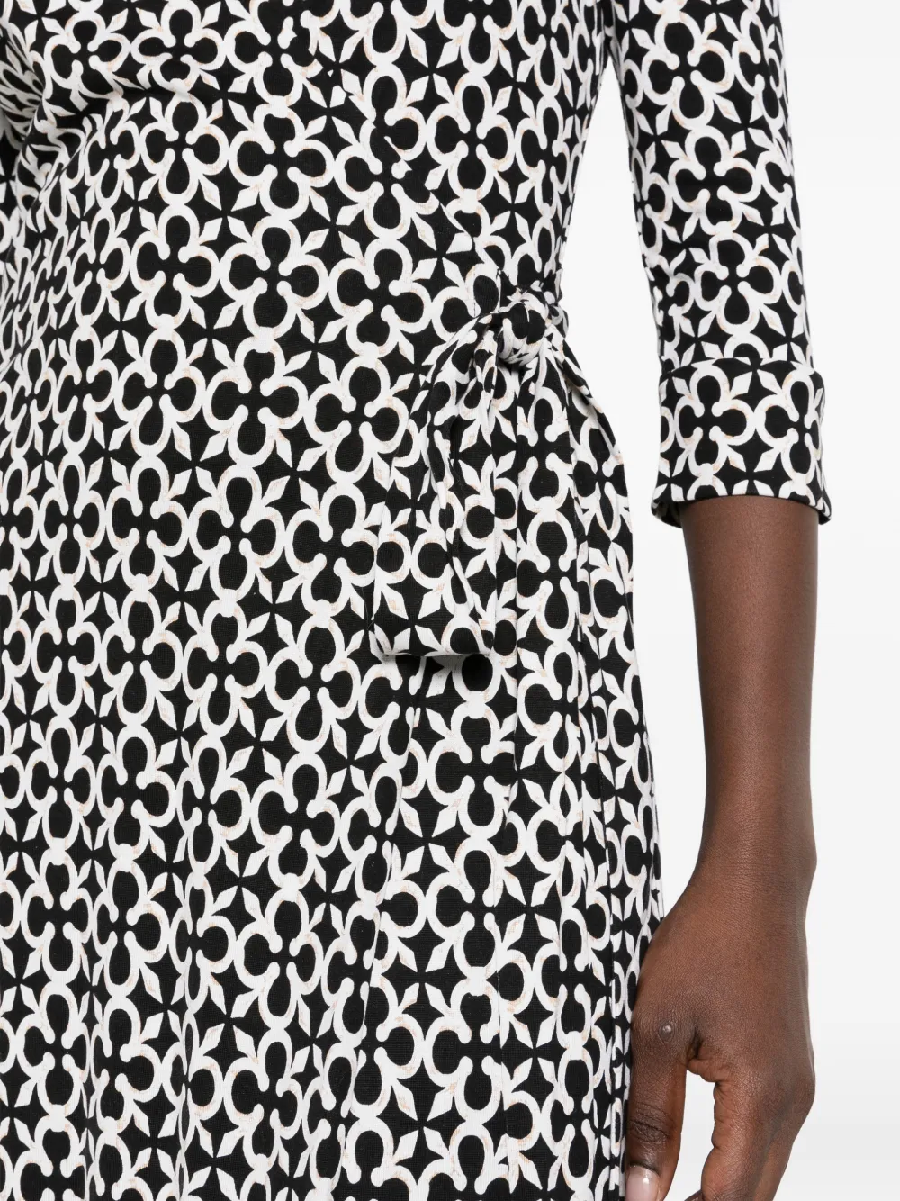 DVF Diane von Furstenberg quatrefoil-print wrap maxi dress Zwart