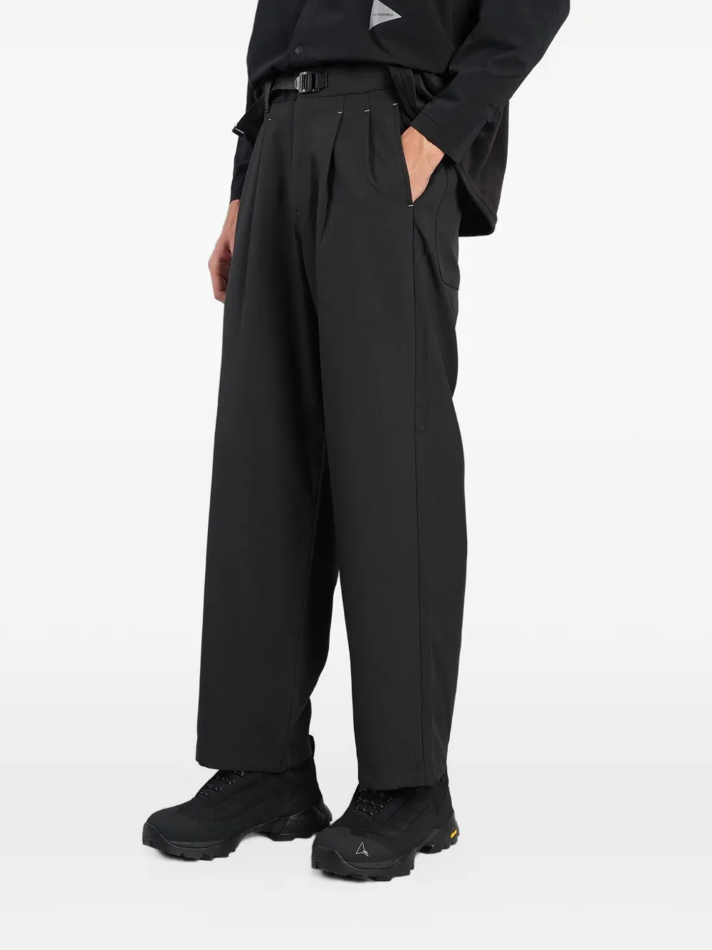 and Wander pleated belted straight-leg trousers Zwart