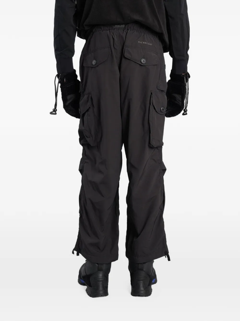 and Wander logo-embroidered cargo straight-leg trousers Zwart