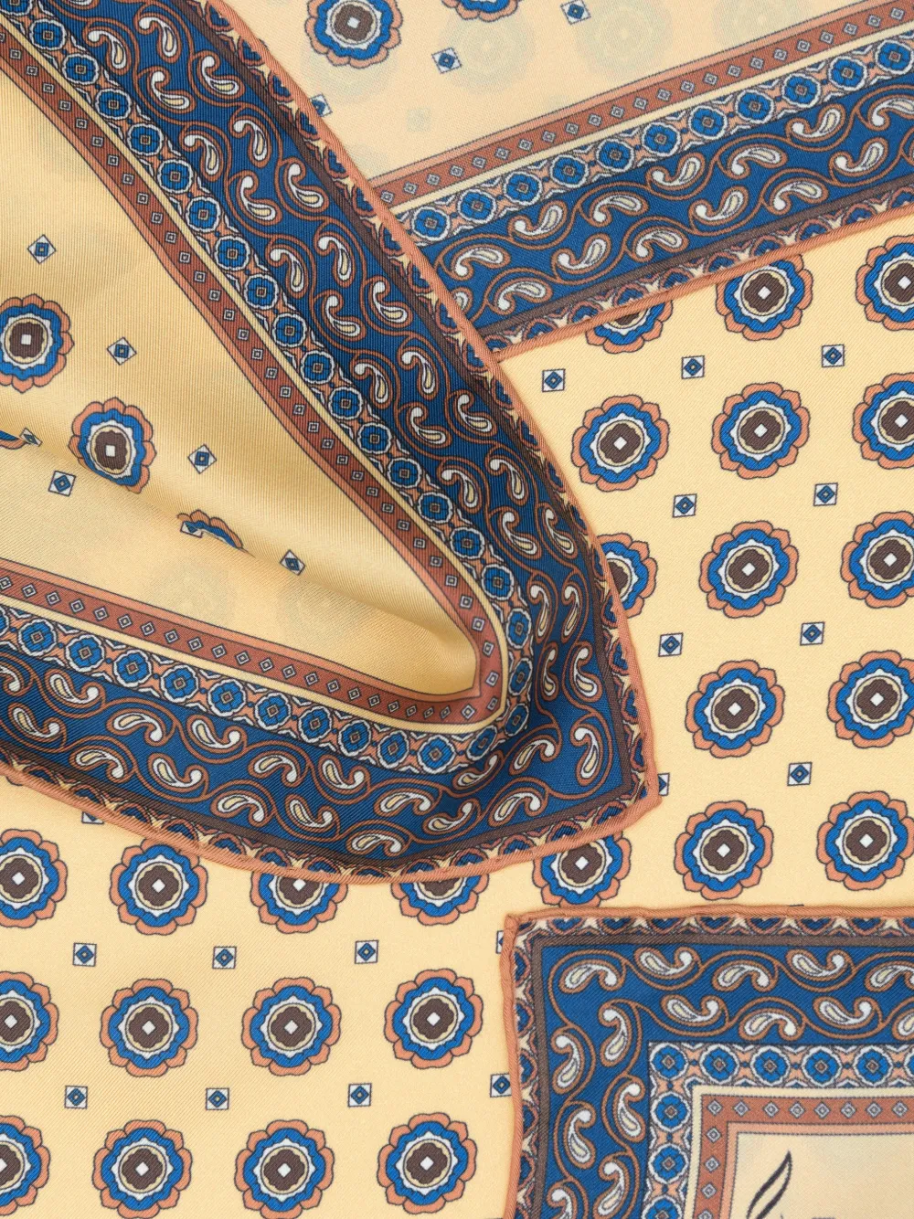 Elizabetta Orsini sjaaltje met medaillon-print Beige