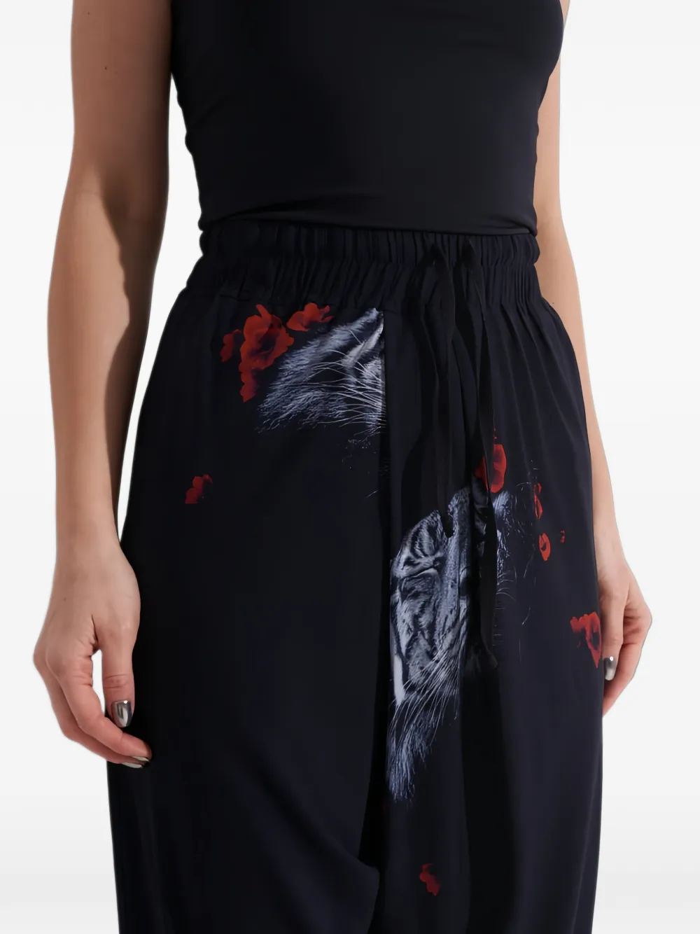 Tessitura Broek met toelopende pijpen verlaagd kruis en tijger-print Blauw
