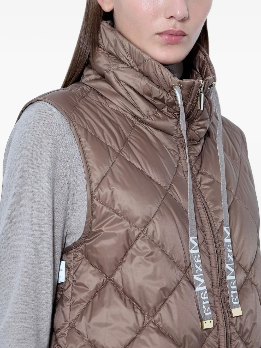 Max Mara Gewatteerde bodywarmer met hoge hals en diamant Bruin