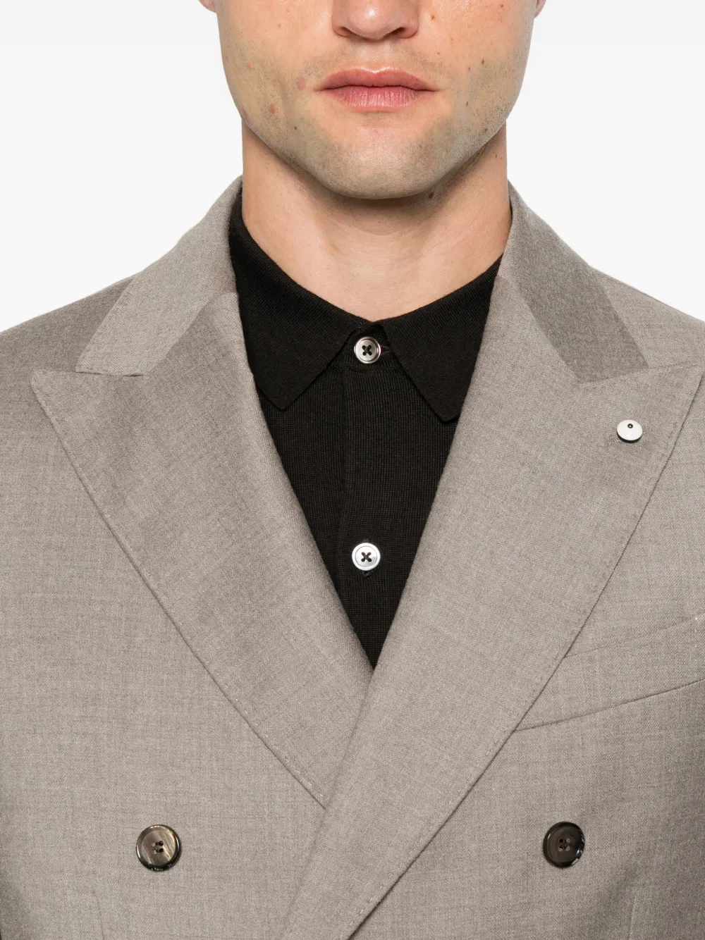 LUIGI BIANCHI MANTOVA Pak met dubbele rij knopen Beige
