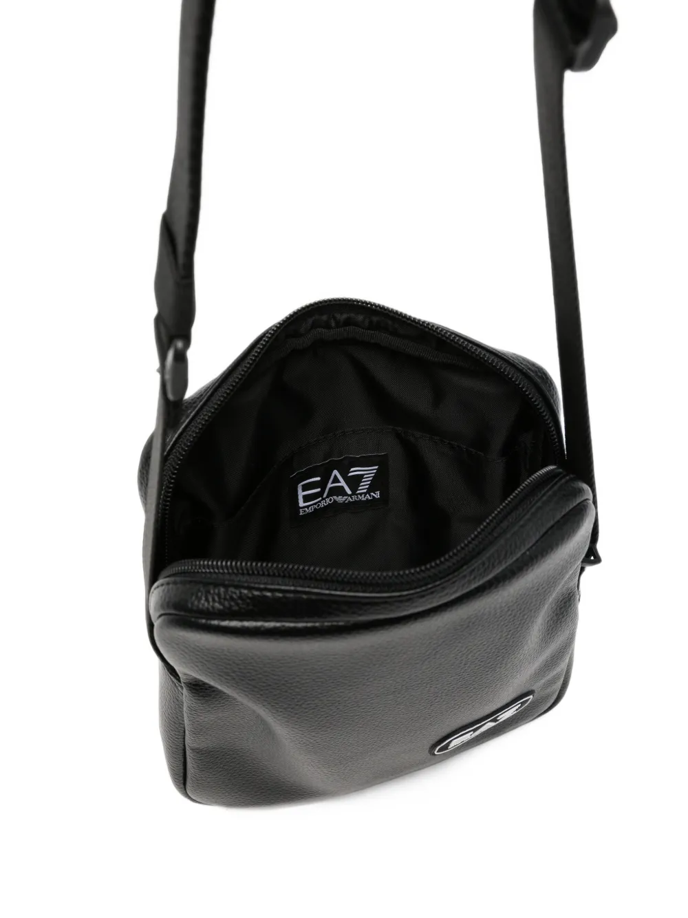 Ea7 Emporio Armani logo-patch pebbled messenger bag Zwart