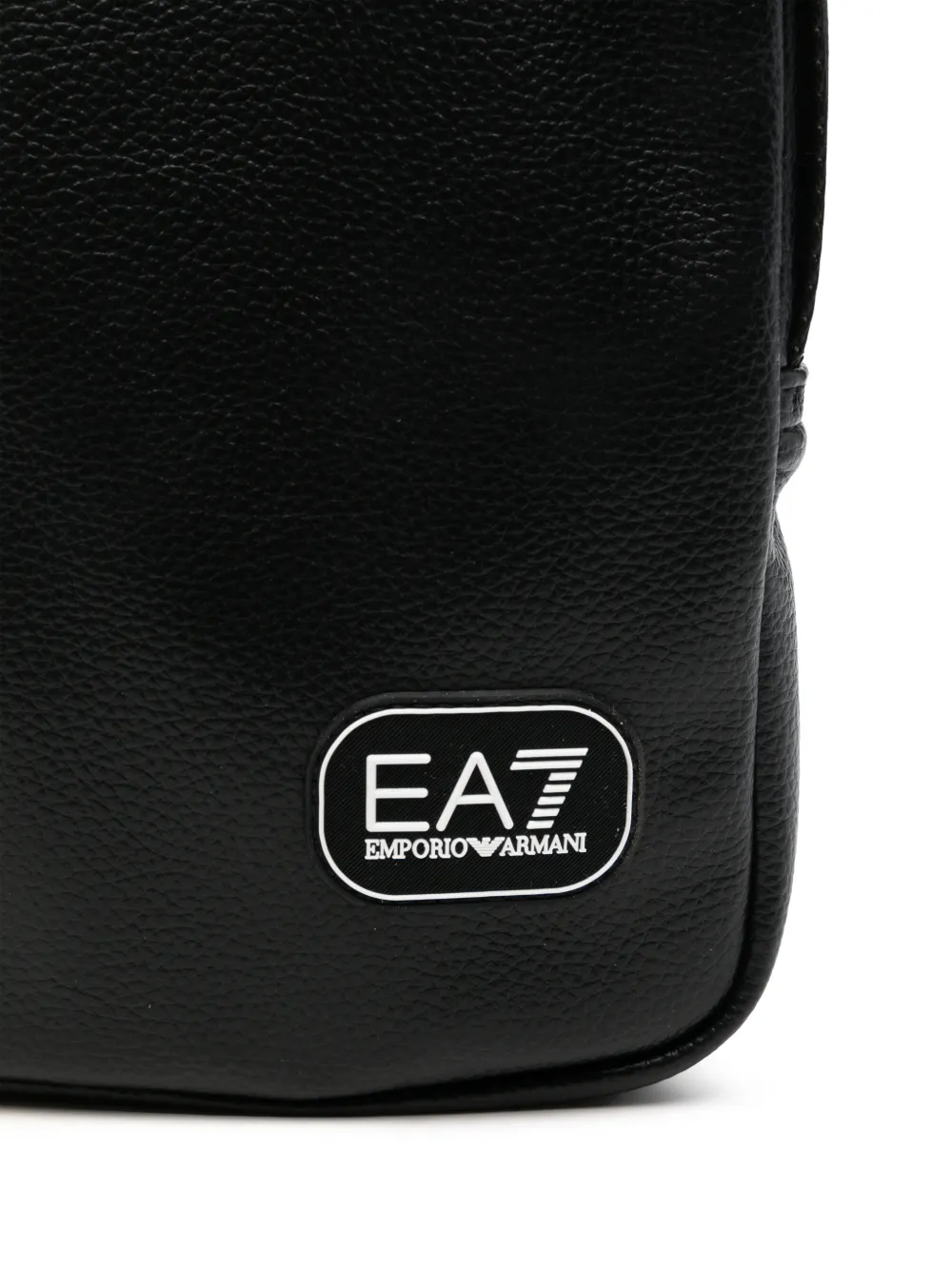 Ea7 Emporio Armani logo-patch pebbled messenger bag Zwart
