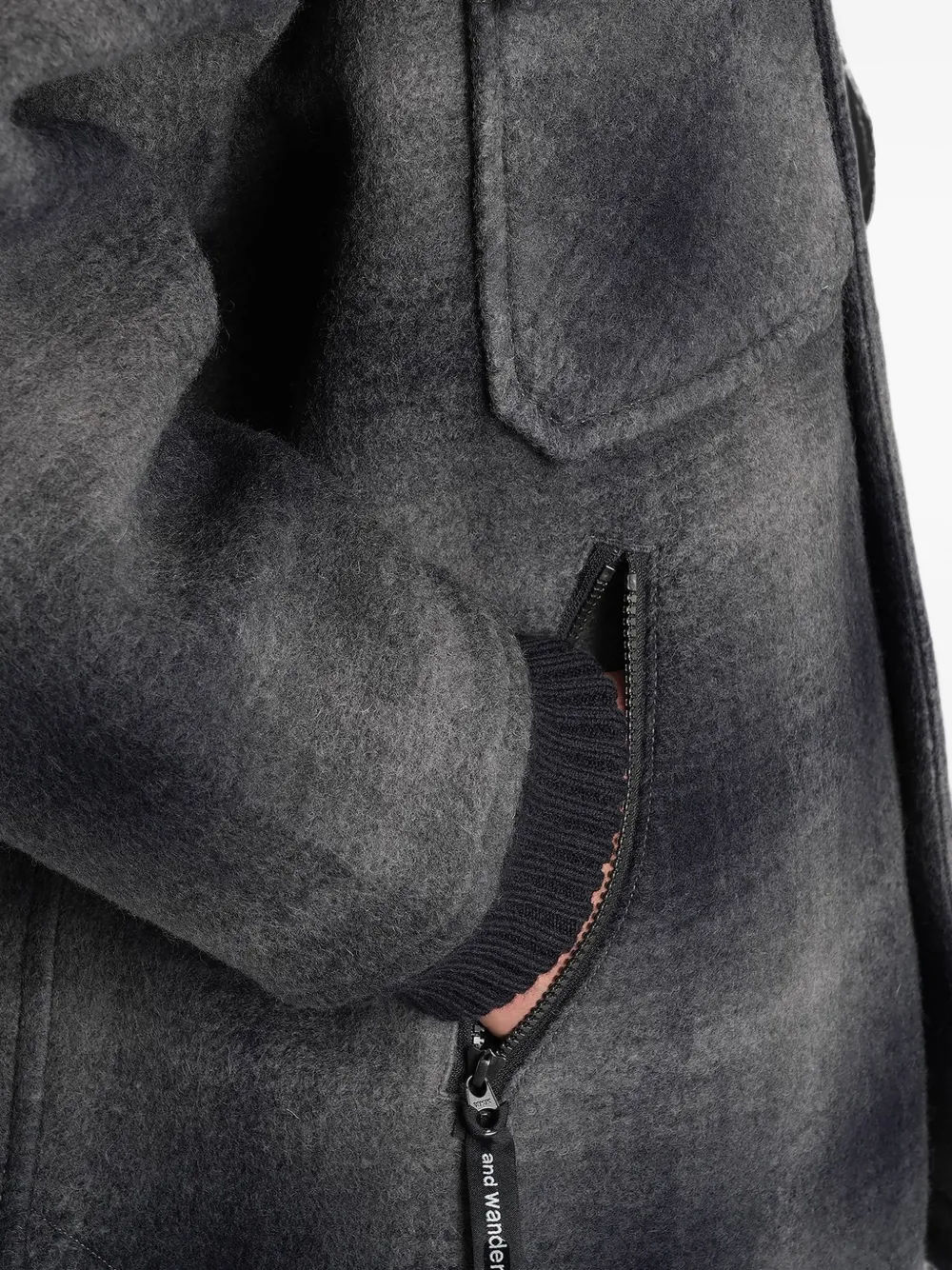 and Wander check-pattern button-up coat Grijs