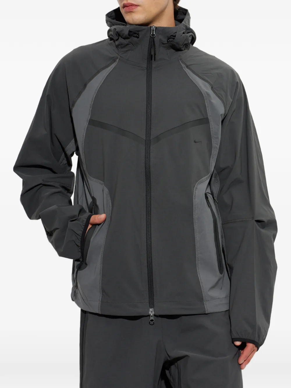 Nike Tech Dri-FIT woven full-zip color-block windrunner jacket Grijs