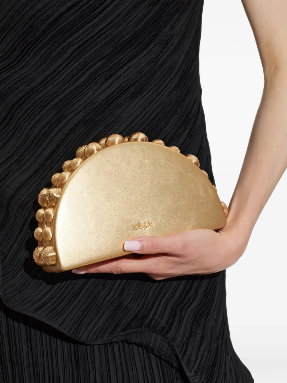 Cult Gaia Gili leren clutch verfraaid met bolvormige details Goud