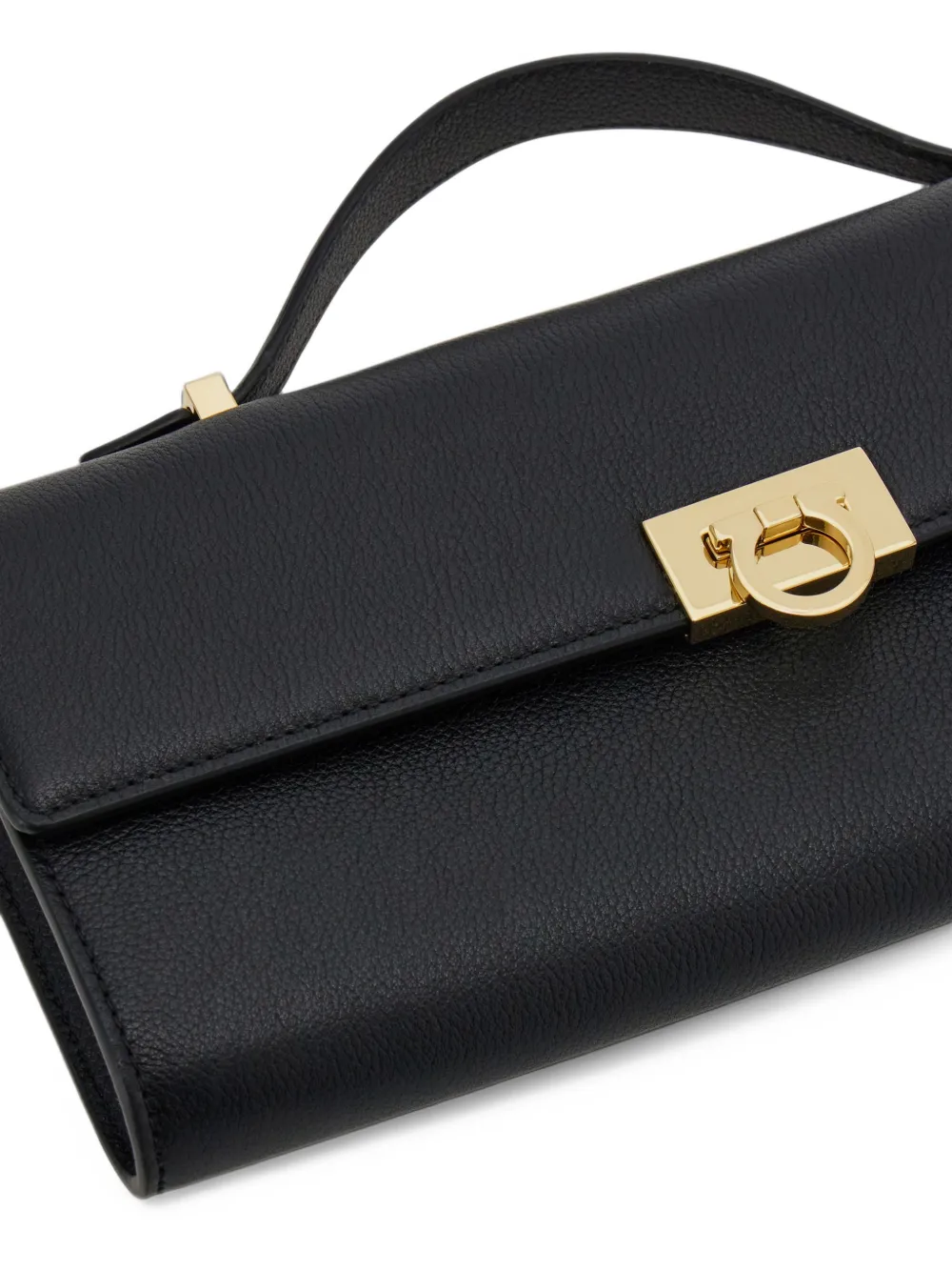 Ferragamo Gancini-detail pebbled-leather shoulder bag Zwart