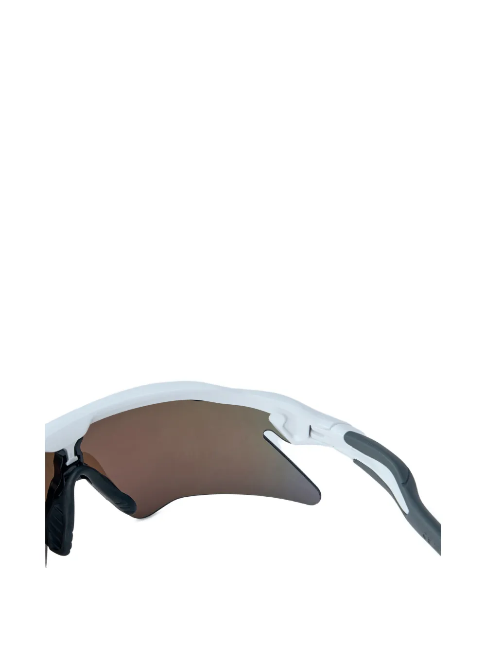Oakley mirrored performance sunglasses Grijs