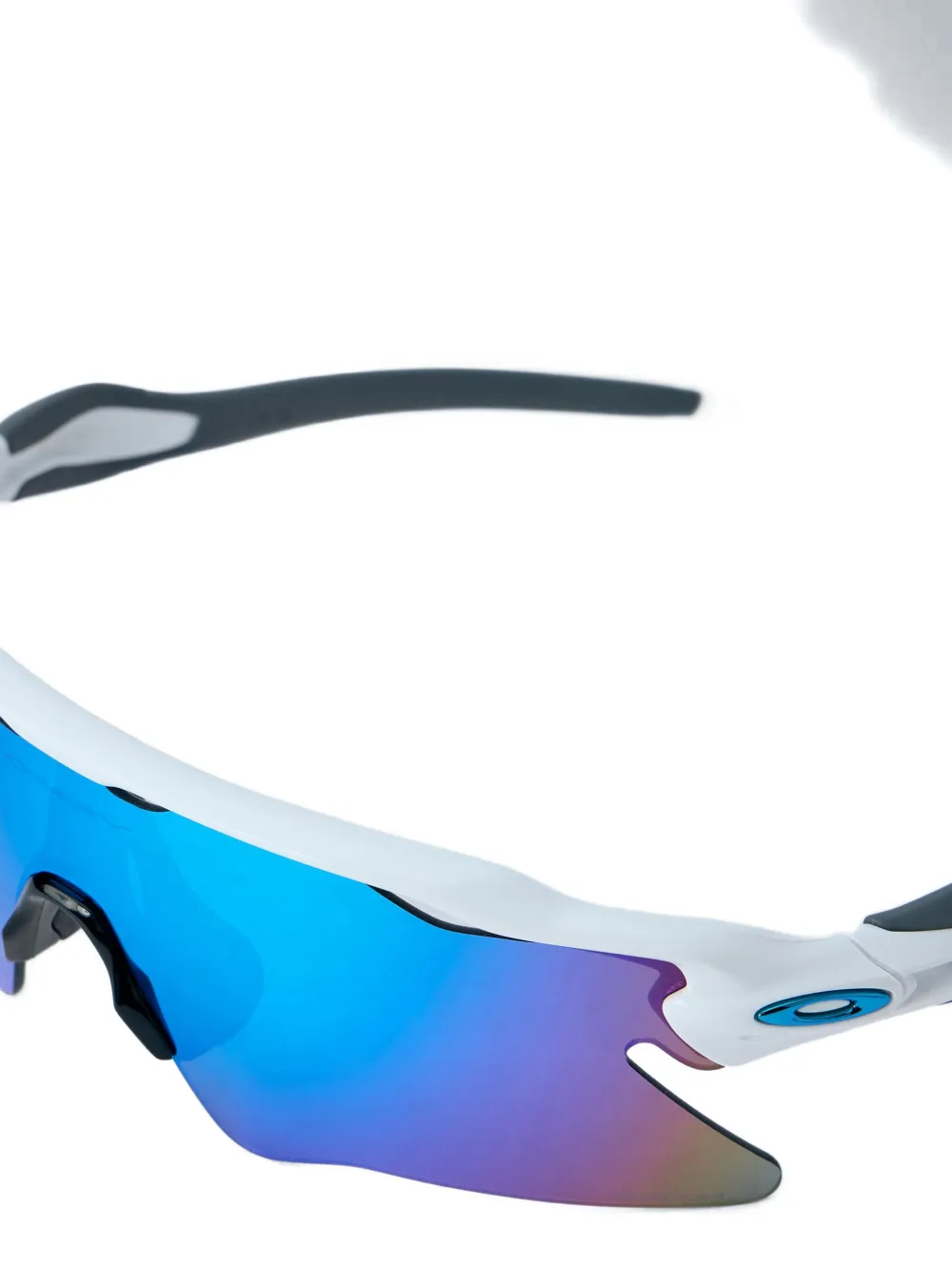 Oakley mirrored performance sunglasses Grijs