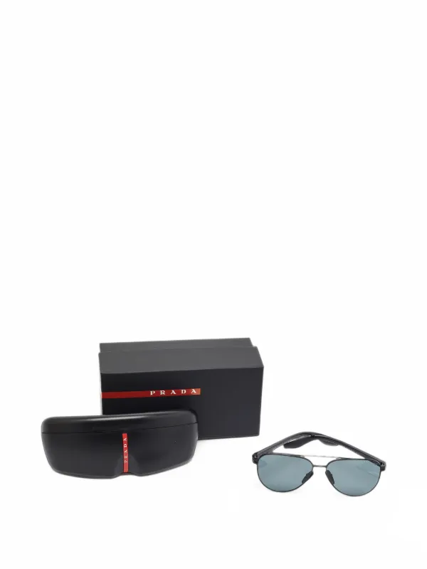 Prada Pre-Owned SPR A52 Polarized Sunglasses | ブラック | FARFETCH JP