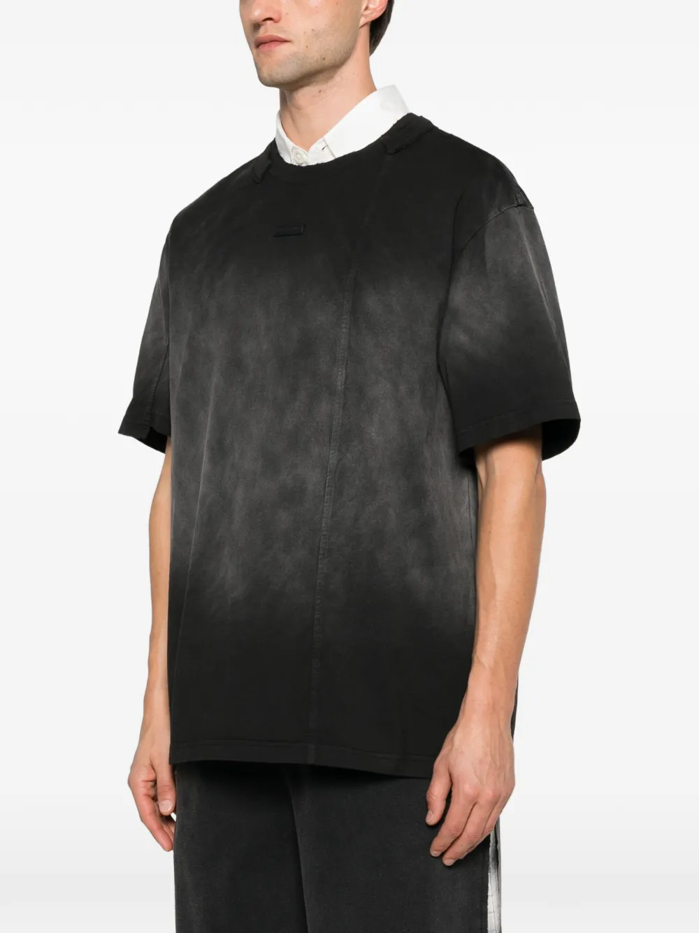 Feng Chen Wang faded-effect logo-patch T-shirt Zwart