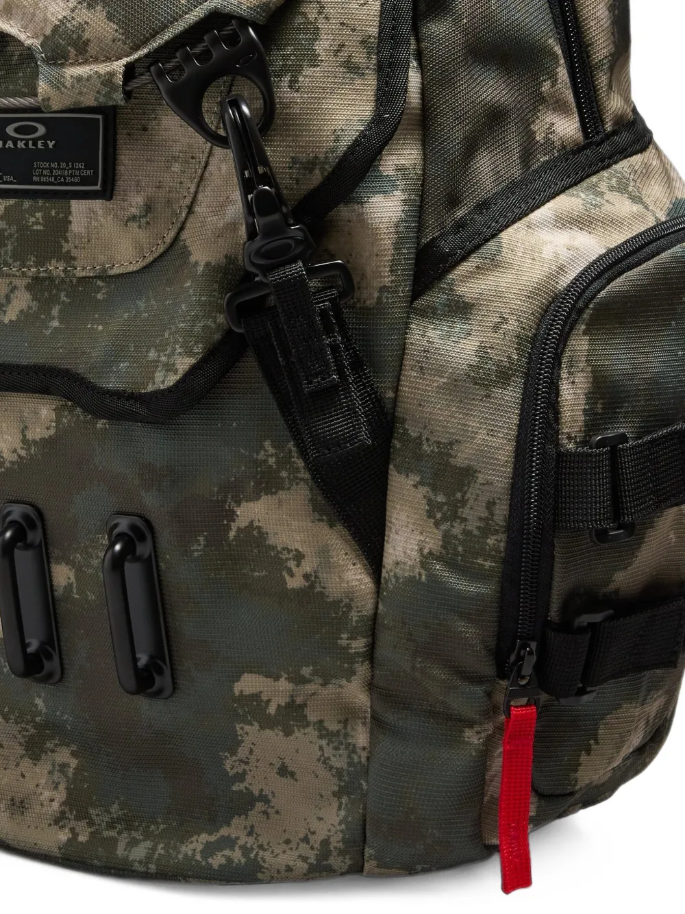 Oakley Bathroom Sink RC camouflage-print backpack Groen