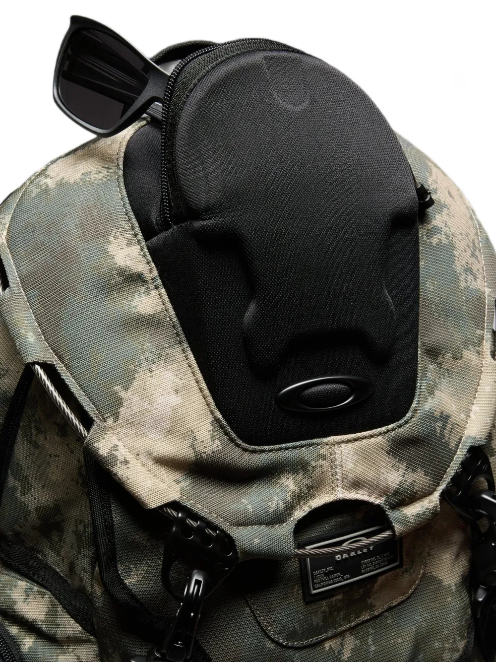 Oakley Bathroom Sink RC camouflage-print backpack Groen