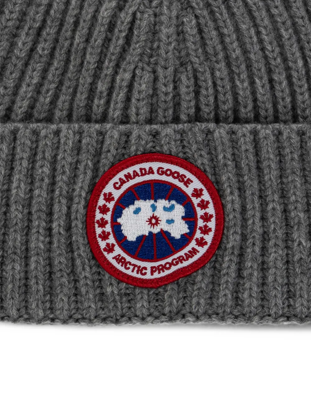Canada Goose logo-patch ribbed-knit beanie hat Grijs