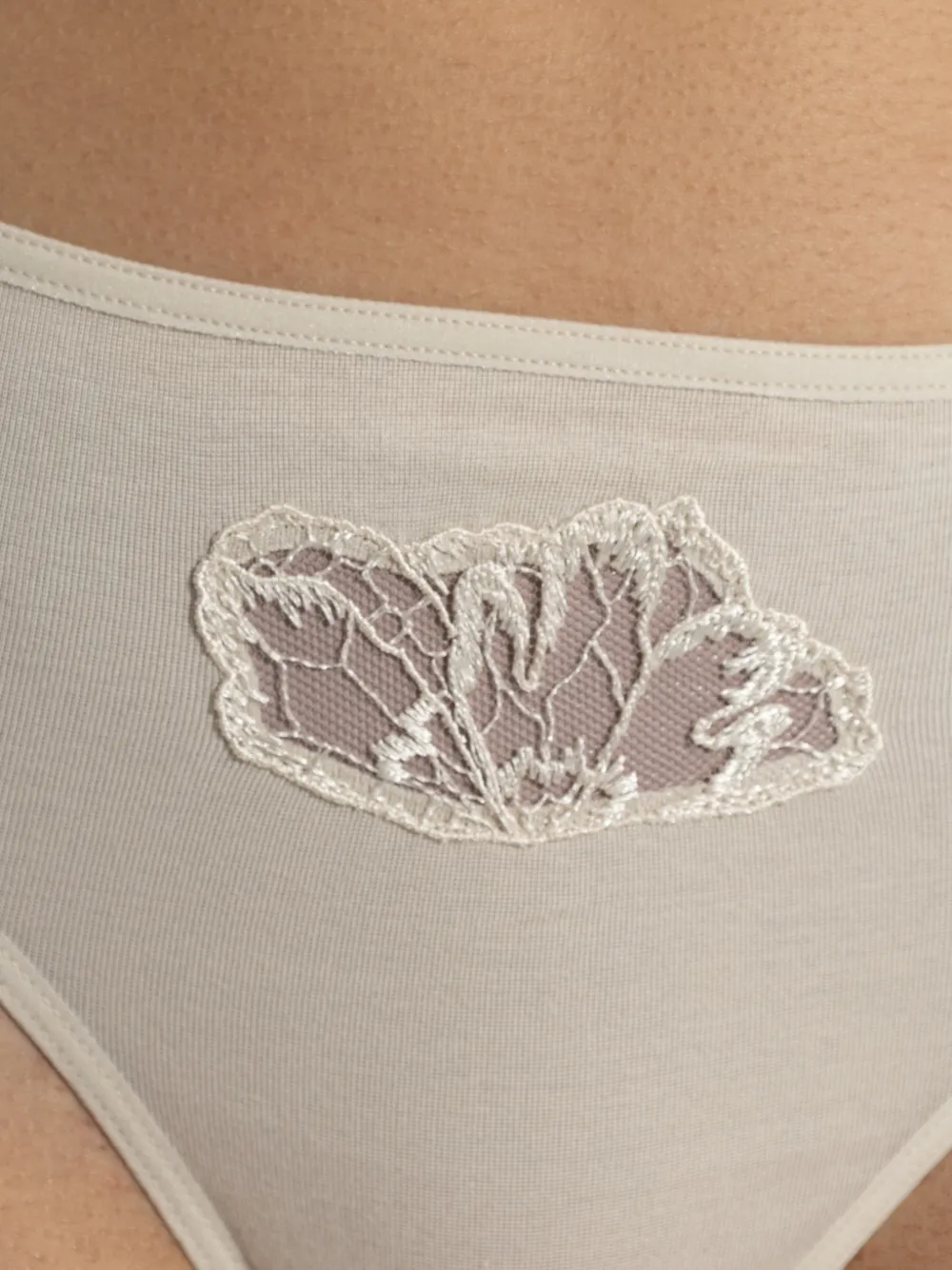 Hanro Belen katoenen slip verfraaid met kant Beige