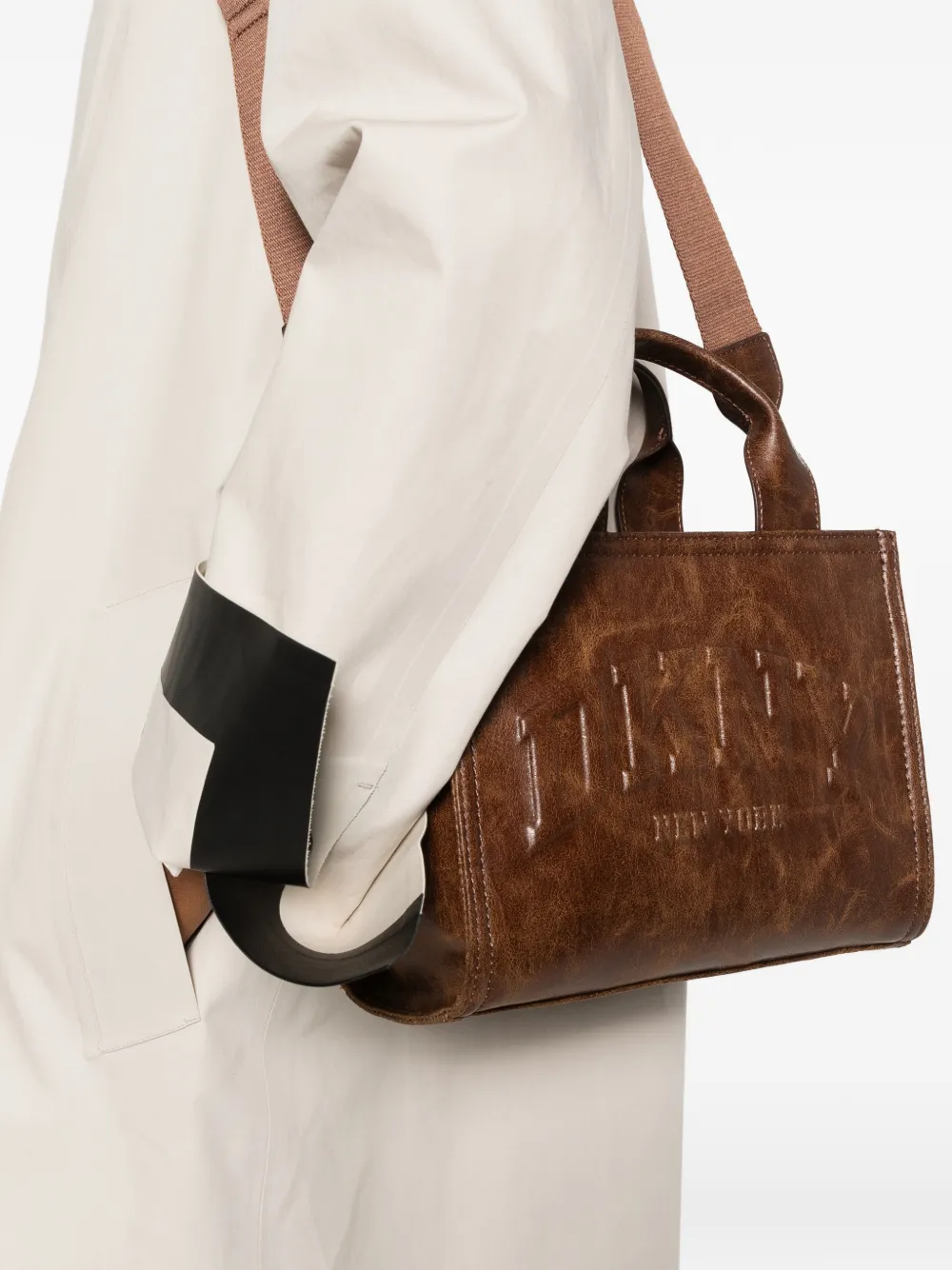DKNY embossed-logo leather tote bag Bruin