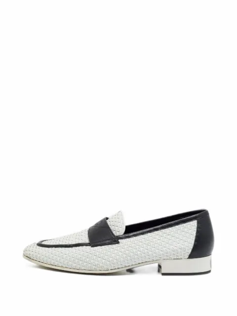 CHANEL Pre-Owned CC leather loafers