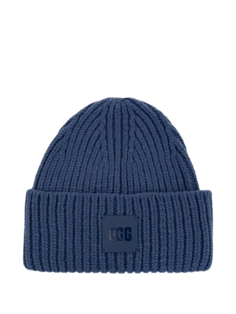 UGG logo-patch ribbed-knit beanie hat