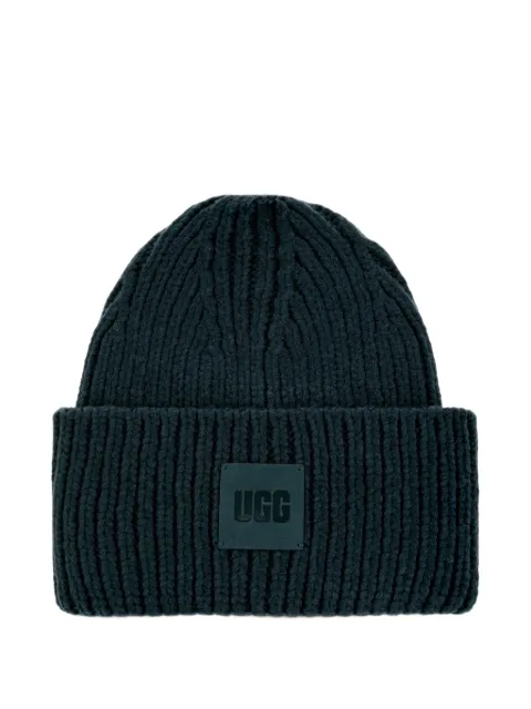 UGG logo-patch ribbed-knit beanie hat