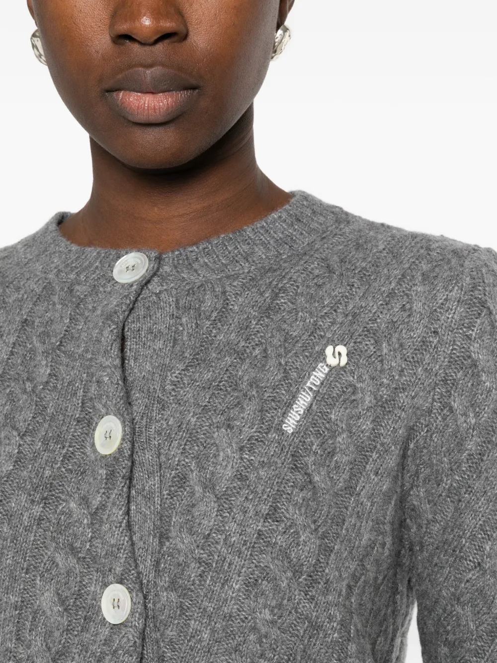SHUSHU TONG cable-knit button-up cardigan Grijs
