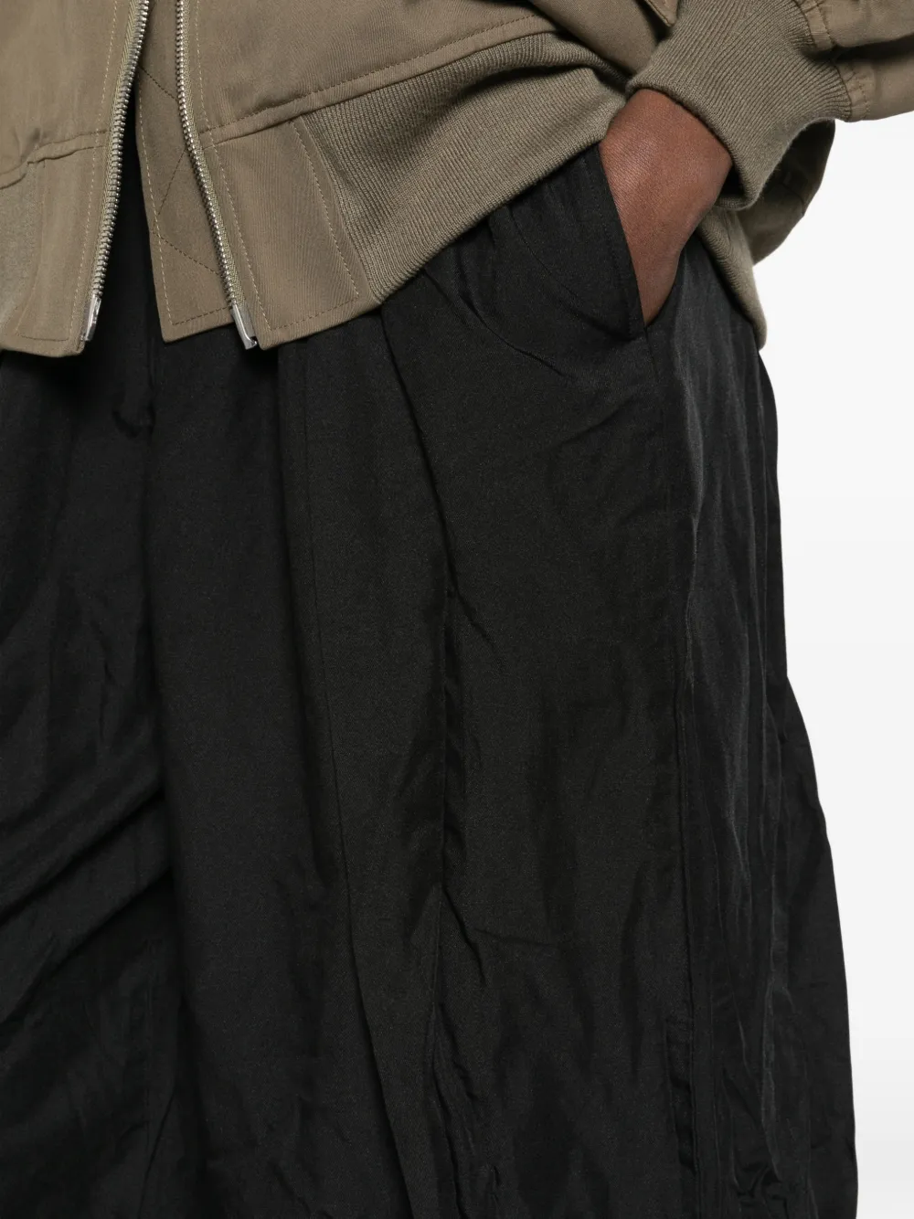 Issey Miyake pleated asymmetric shorts Zwart