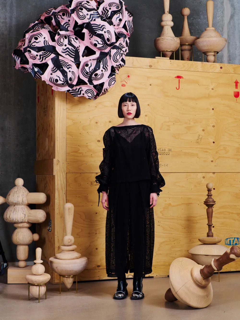 Henrik Vibskov Long Delivery maxi-dress met abstract patroon Zwart