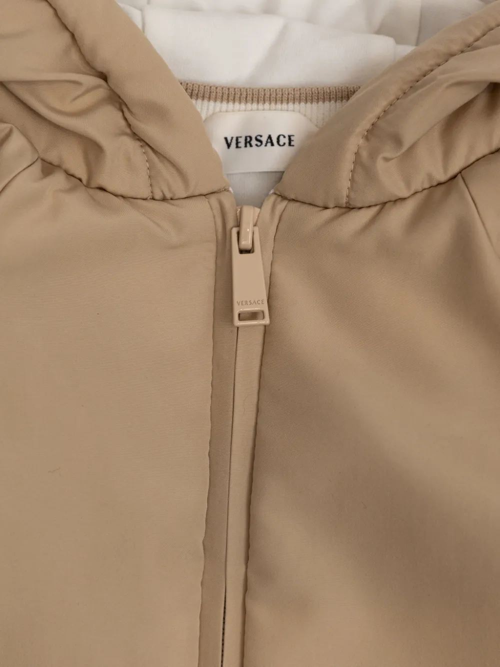 Versace Kids Geïsoleerde jumpsuit met geborduurd logo Beige