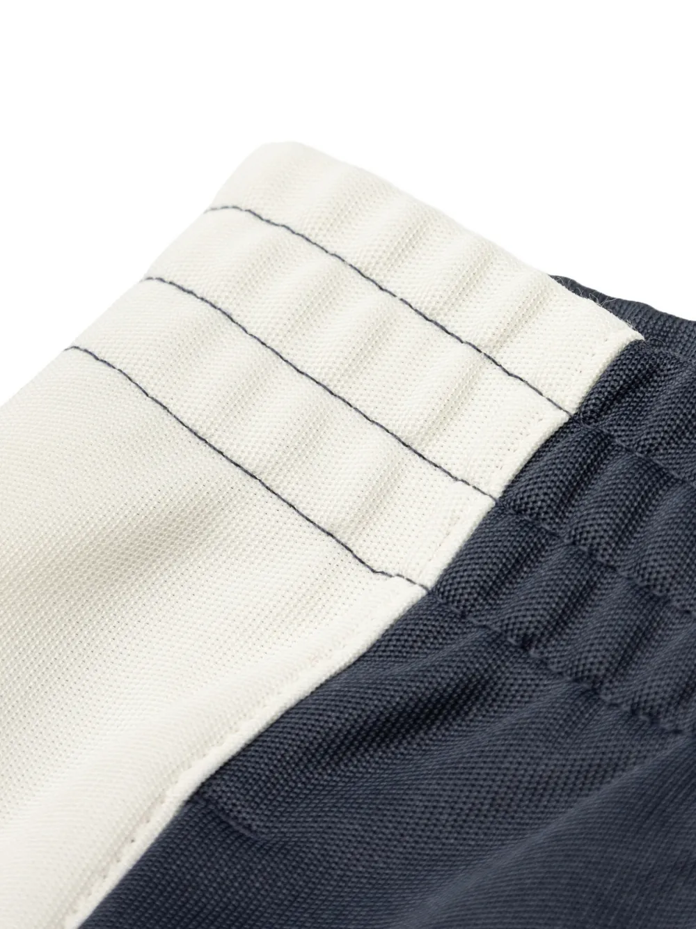 Off-White Kids Arrows side-stripe shorts Blauw