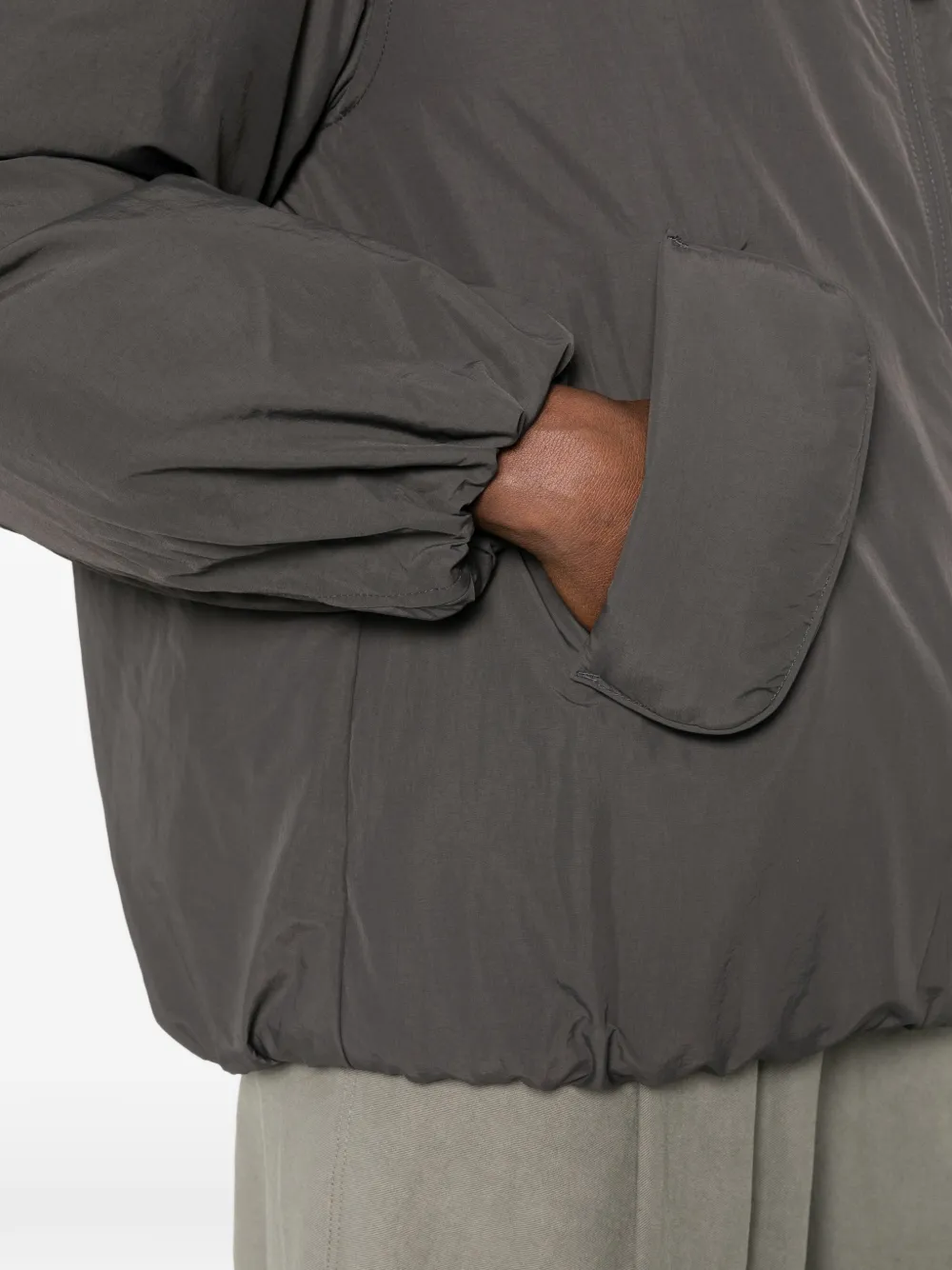 Low Classic high-neck puffer jacket Grijs
