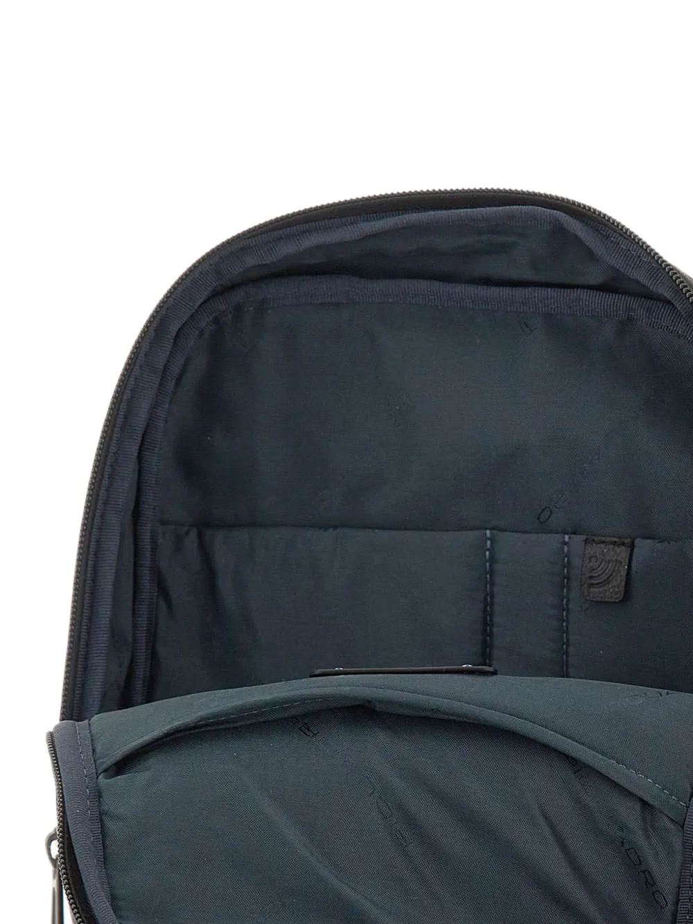 PIQUADRO grained leather convertible sling bag Zwart