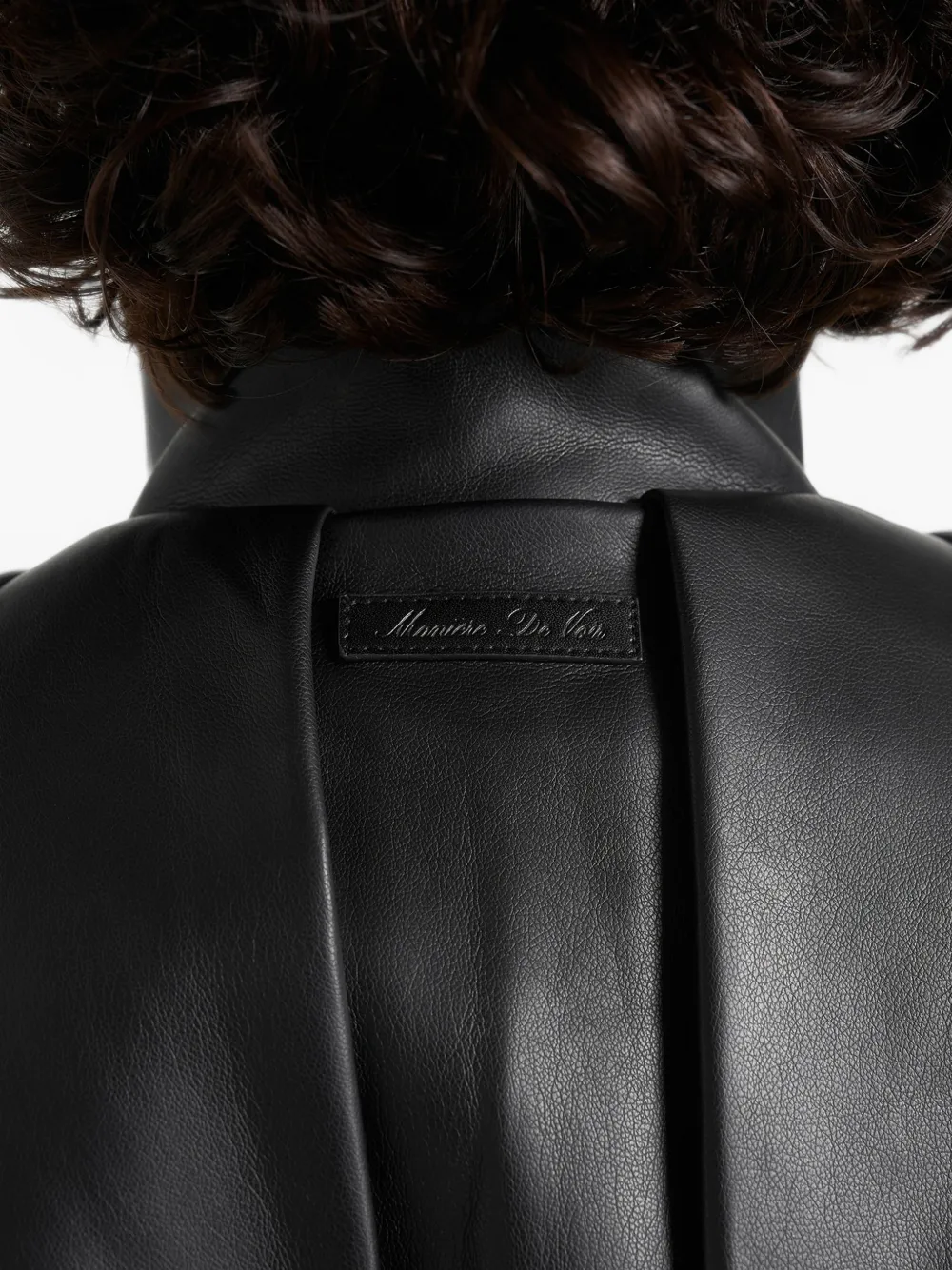 Manière De Voir Kirsty in black oversized pleated leather bomber jacket Zwart