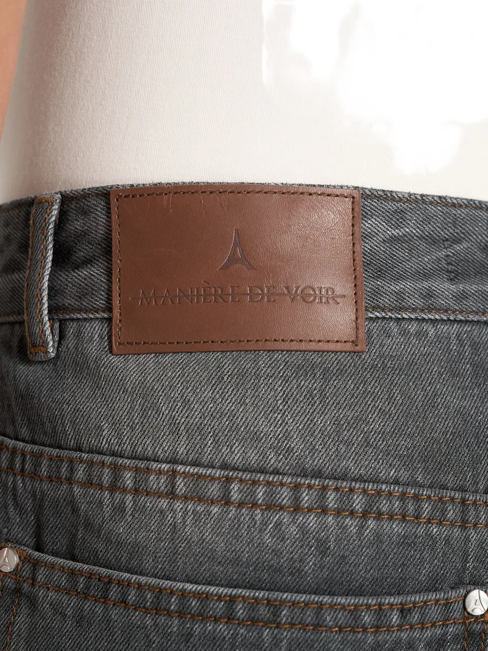 Manière De Voir DN002 ruimvallende jeans met verwassen effect Grijs