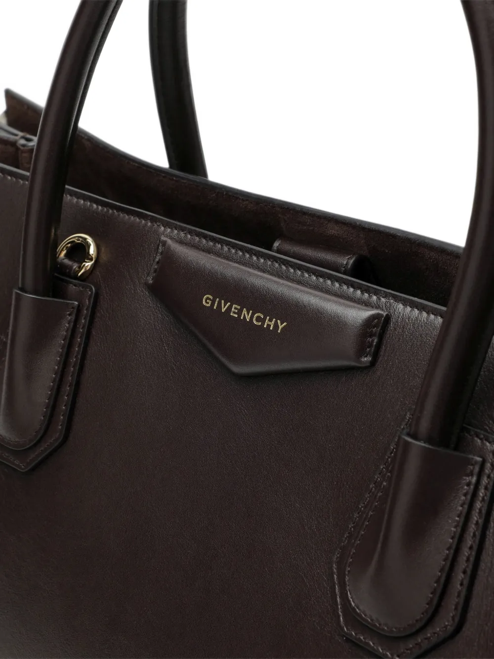 Givenchy Medium Antigona Catchall bag in shiny-grained leather Bruin