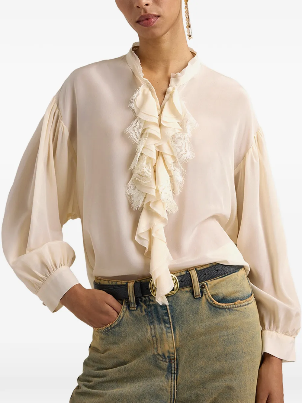 MOMONÌ Nelia blouse met ruches en kanten afwerking Beige