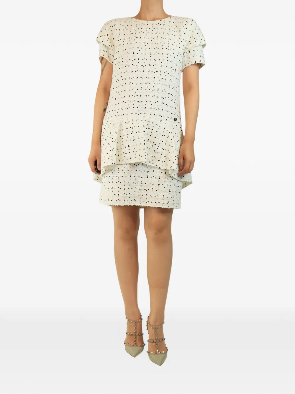 CHANEL Pre-Owned tweed peplum mini dress - Neutrals