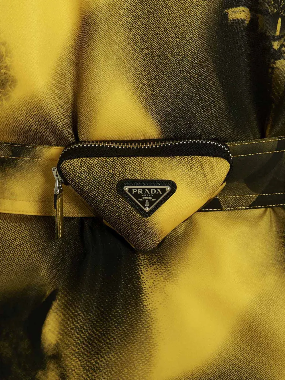 Prada Jack met print Geel