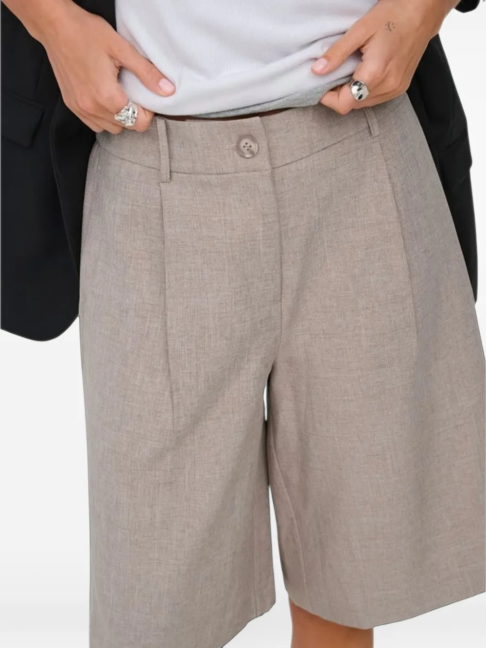 ONLY Onllinda pleated bermuda shorts Grijs