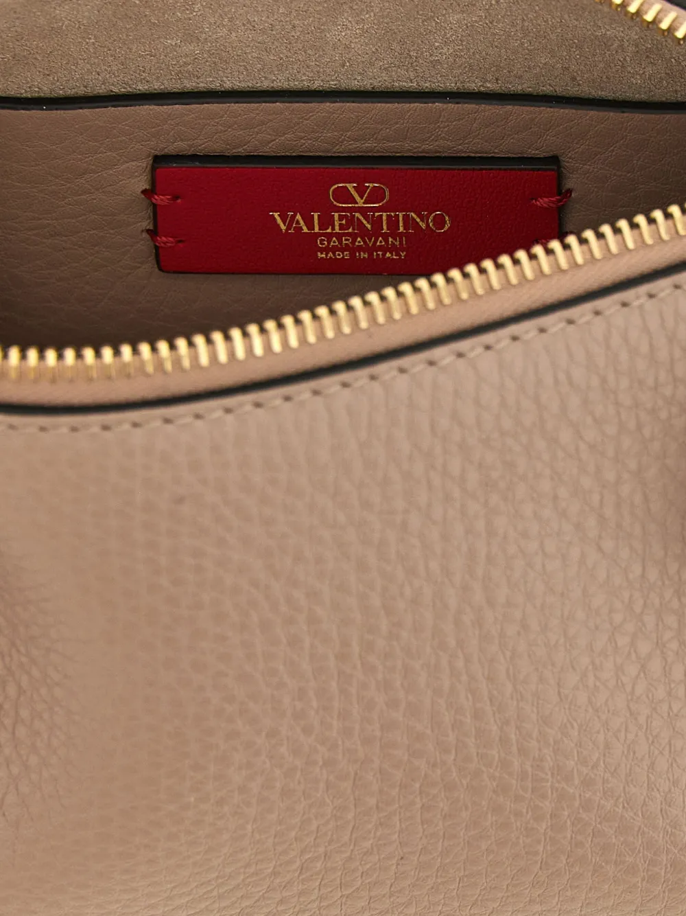 Valentino Garavani Kleine schoudertas van bewerkt leer verfraaid met Rockstuds Beige