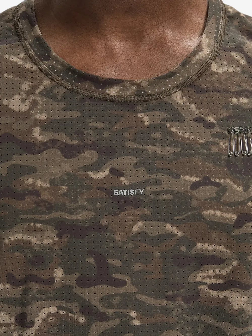 Satisfy T-shirt met camouflageprint en geperforeerde details Bruin
